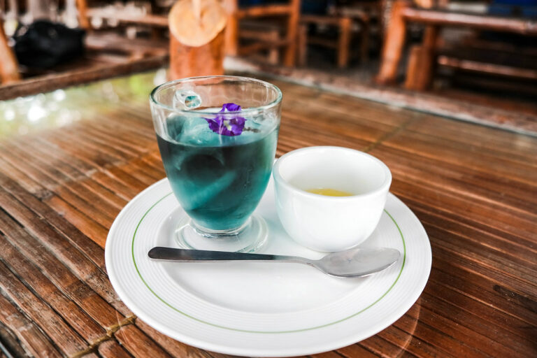 Niebieska herbata – smak, właściwości zdrowotne, zastosowanie i przeciwskazania.