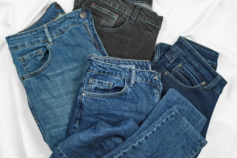 Co to są spodnie mugler jeans? Modele z HM, Zara, Reserved