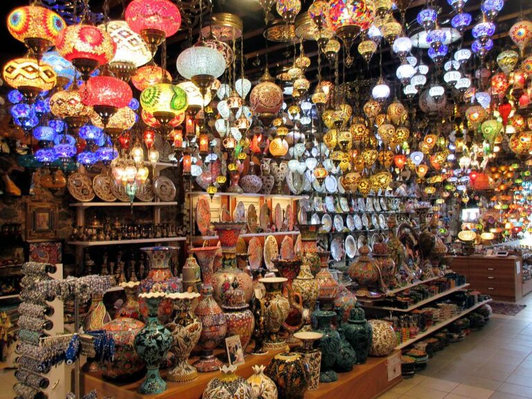 Bazar w Turcji: co kupić, czego unikać, jak się targować?