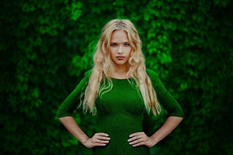 Zielona sukienka z Reserved – modele. Jakie kolory do nich pasują?